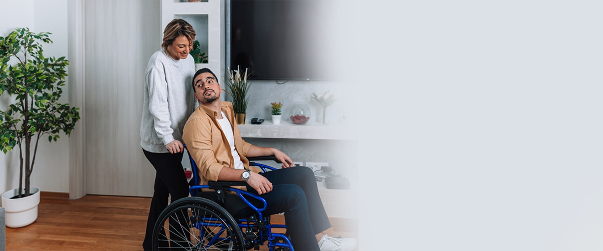 Does the ndis provider finder provide ratings or reviews of providers?